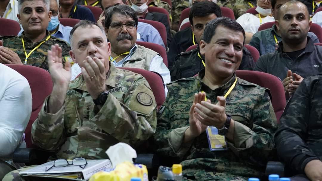 Koalisyon komutanından kundakçı PKK'ya övgü